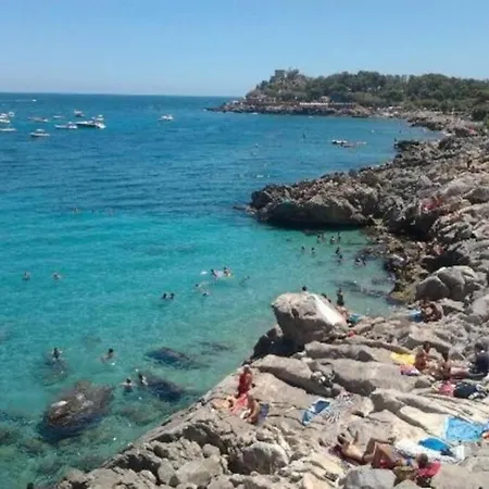 Mondello Beach House بيت للعطل *